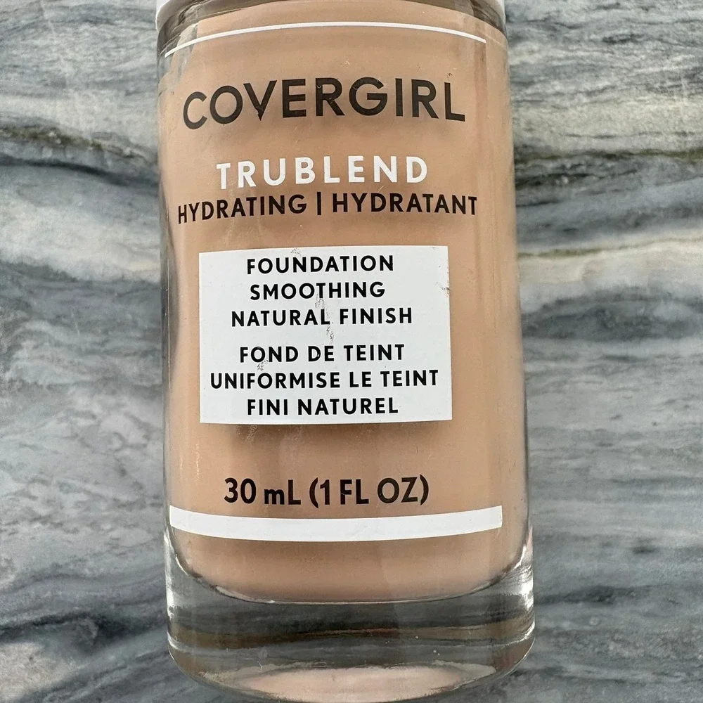 Covergirl TruBlend Hydrating Foundation L5 Creamy Natural 1 fl oz Smoothing
